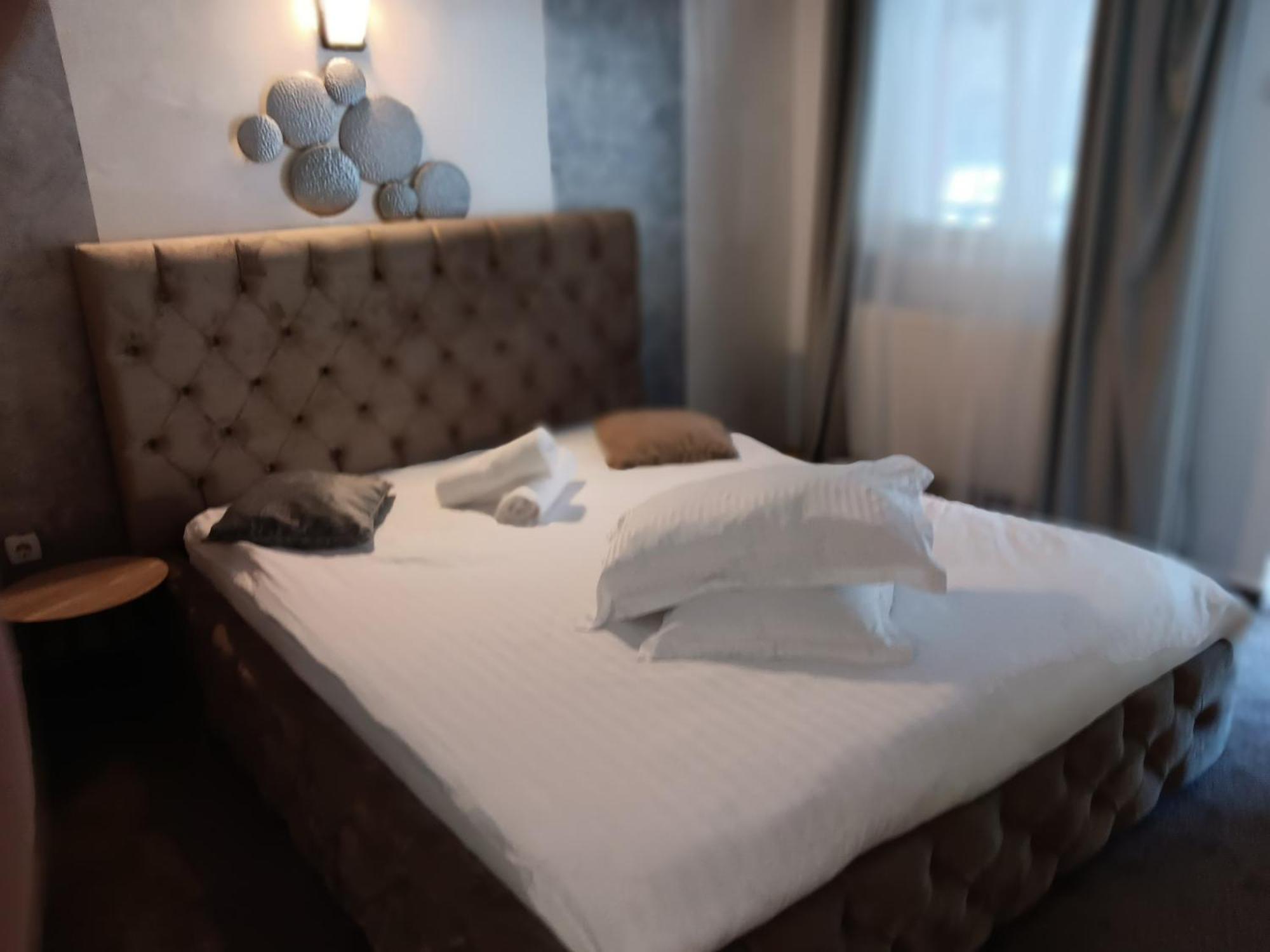 La Protap Calimanesti Hotel ภายนอก รูปภาพ