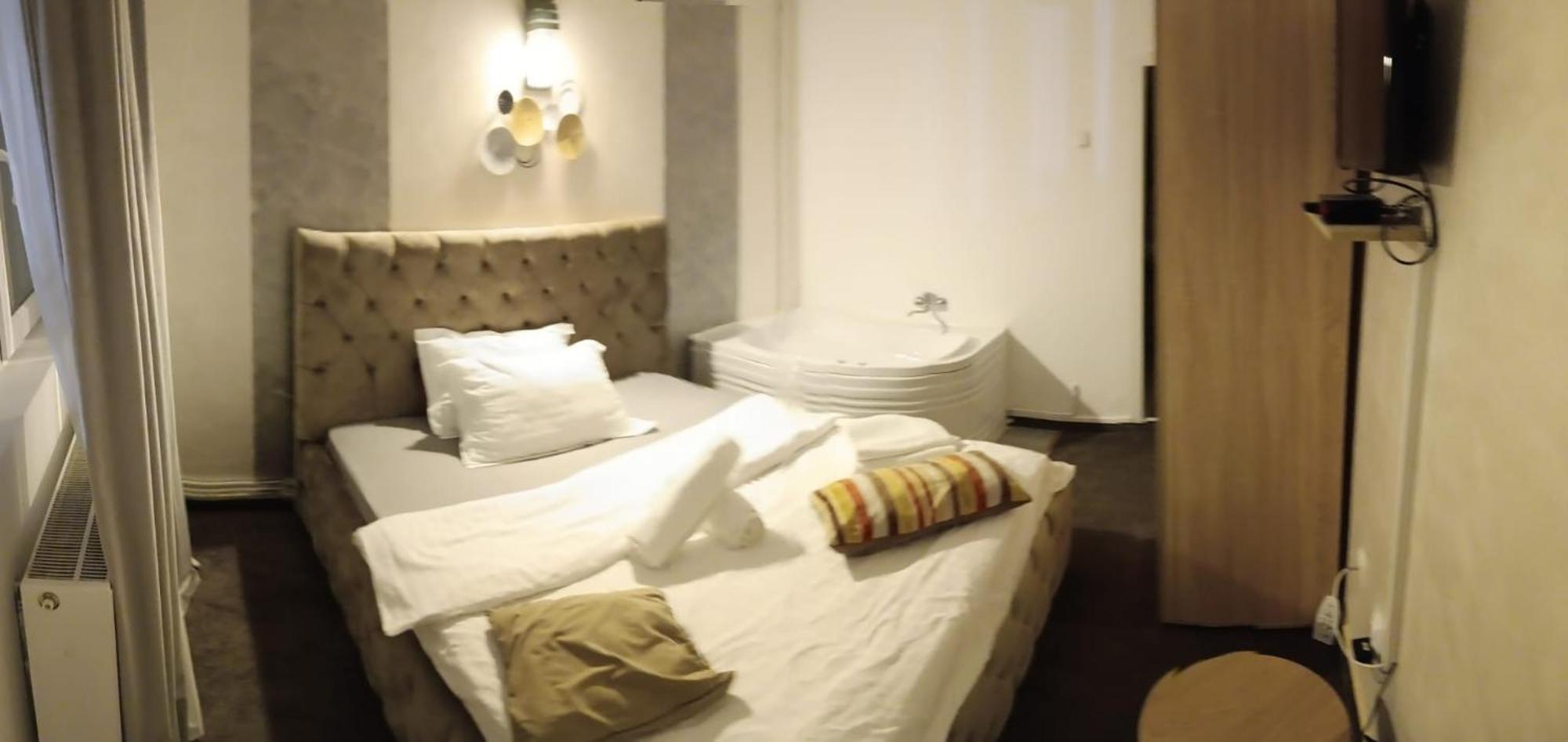 La Protap Calimanesti Hotel ภายนอก รูปภาพ