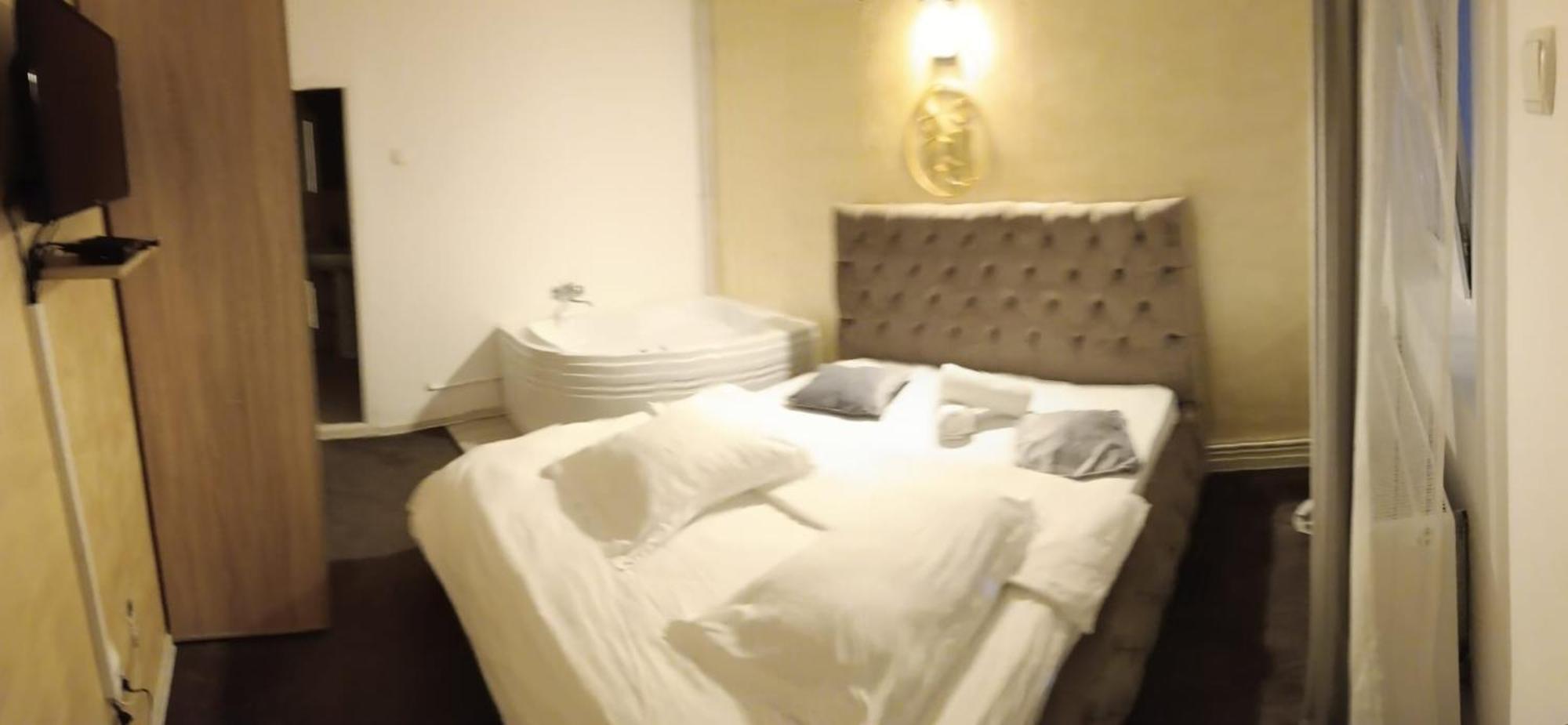La Protap Calimanesti Hotel ภายนอก รูปภาพ